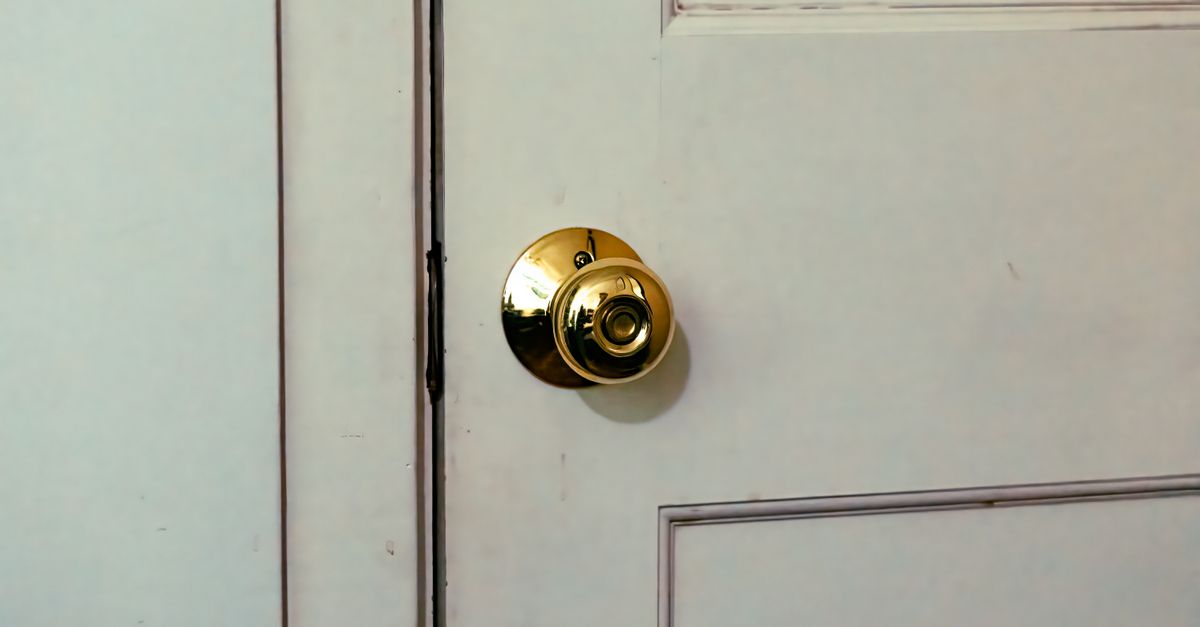 door security hardware — מנעולן ברמת גן